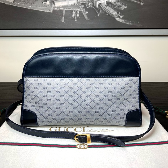 GUCCI GG Monogram Supreme Ophidia Web Bag
Crossbody Purse - Picture 2 of 14